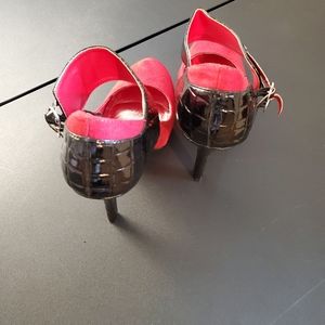 Women Bamboo Red & Black high shoes. Size 7